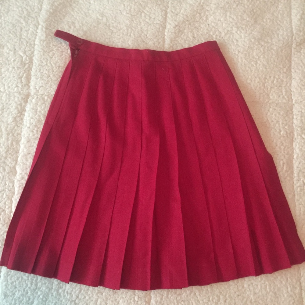 Red wool pleated skirt